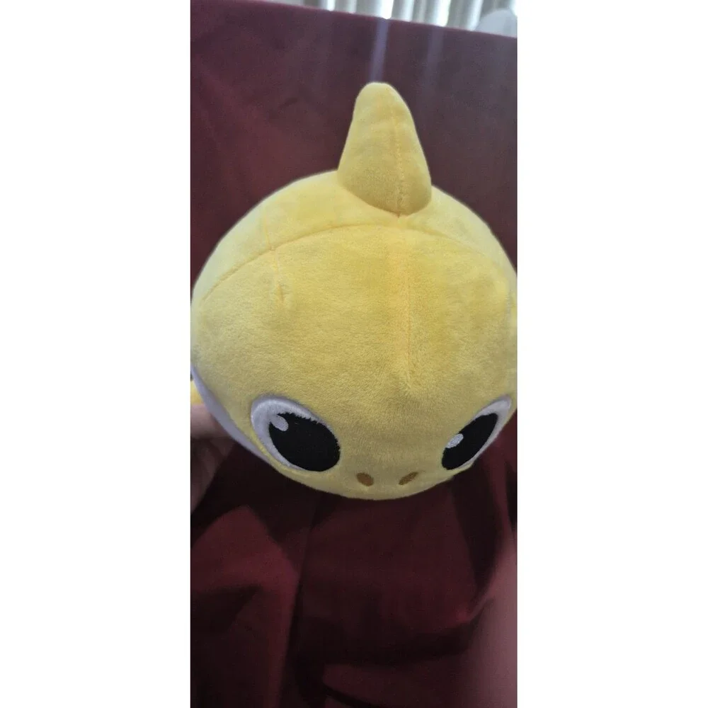 WowWee Pinkfong Yellow Baby Shark Musical Singing Hand Puppet Plush Toy Works